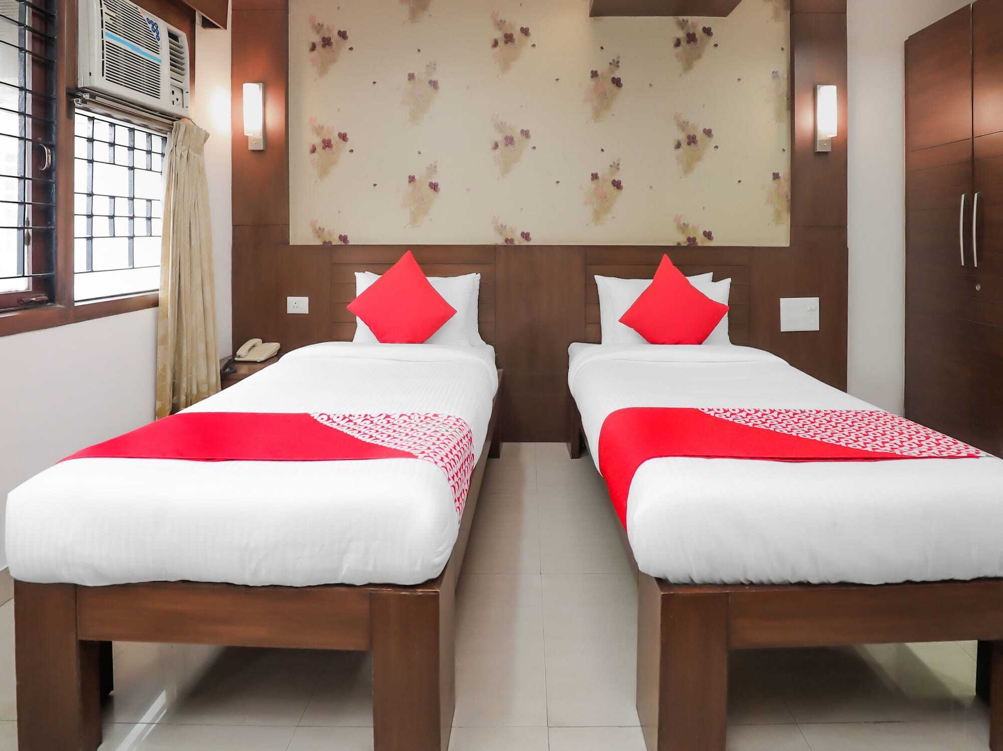 Oyo 17278 Hotel Srinivas Mangalore Exterior foto