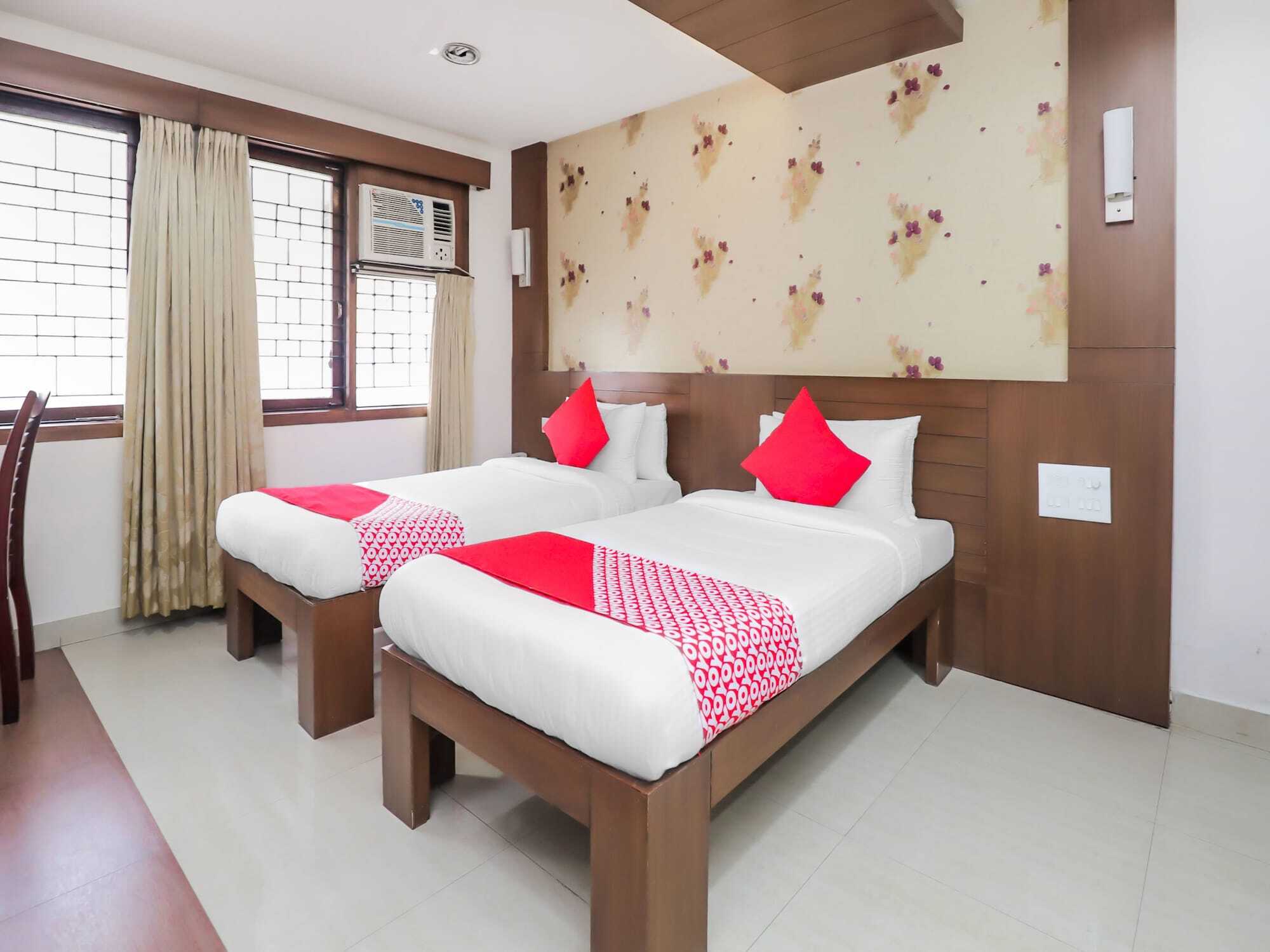 Oyo 17278 Hotel Srinivas Mangalore Exterior foto