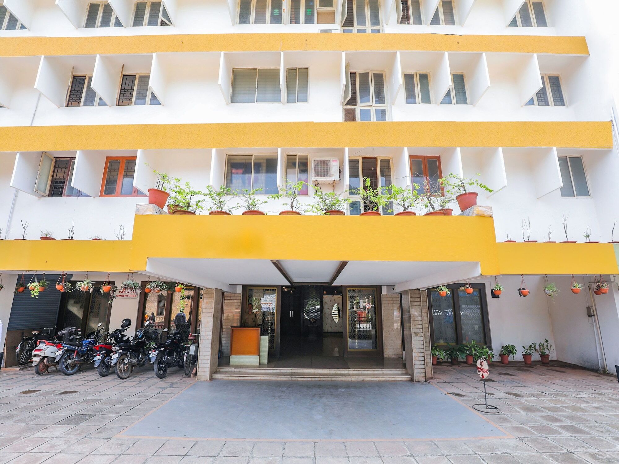 Oyo 17278 Hotel Srinivas Mangalore Exterior foto